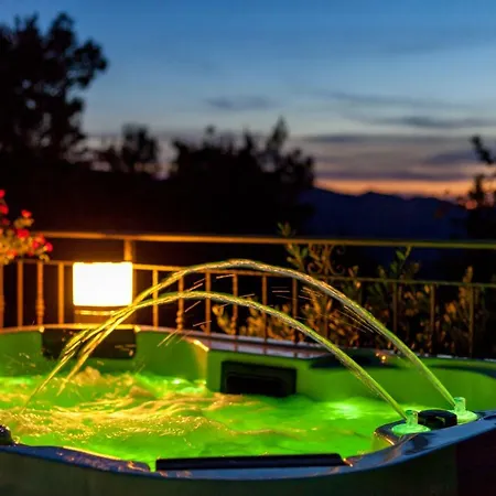 Stela With Heated Pool Je And Whirlpool Gornje Sitno Apartman Split