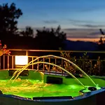 Stela With Heated Private Pool And Whirlpool Gornje Sitno Apartment Split