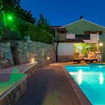 Apartment Stela With Heated Private Pool And Whirlpool Gornje Sitno Split