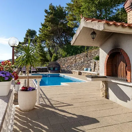 Апартаменты Stela With Heated Pool Je And Whirlpool Gornje Sitno Сплит