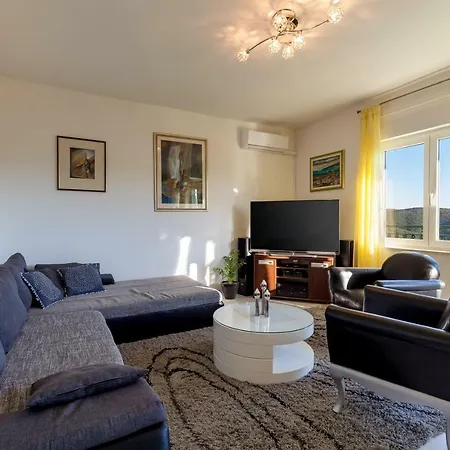 Stela With Heated Pool Je And Whirlpool Gornje Sitno Apartment *