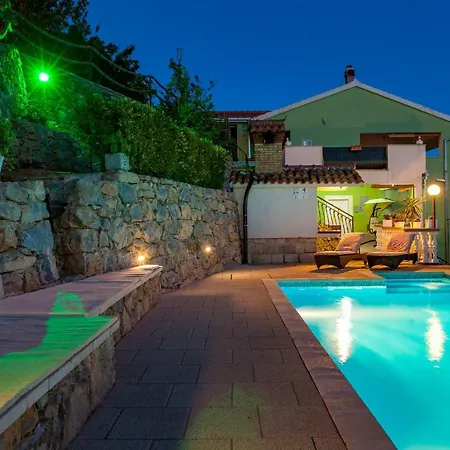 Appartement Stela With Heated Private Pool And Whirlpool Gornje Sitno Split